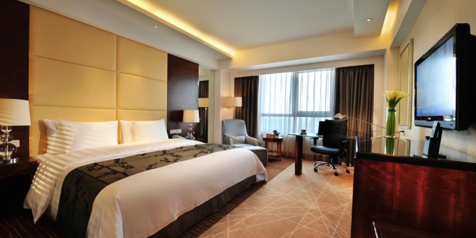 Crowne Plaza Club Room with a king bed