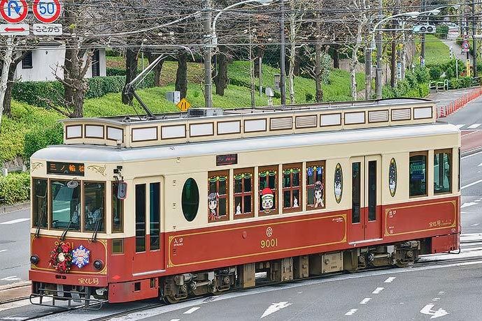 Toden Arakakawa Tramline’s Christmas Trolley-car