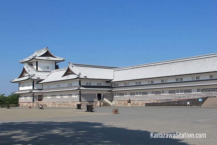 The entrance to the Gojikken Nagaya storehouse. The turret at the far end is called Hishi Yagura