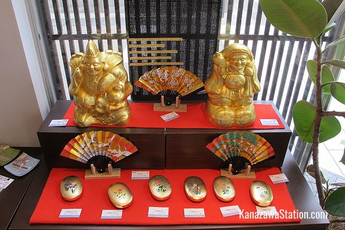 Fans, jewelry boxes, and lucky gods all decorated with gold leaf