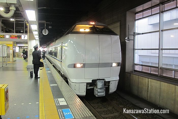 The Ohayo Express at Platform 7, Kanazawa Station