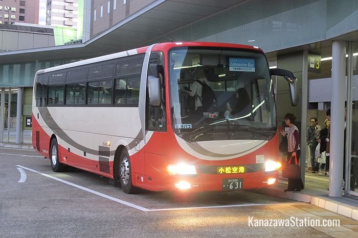 A shuttle bus from Kanazawa Station to Komatsu Airport