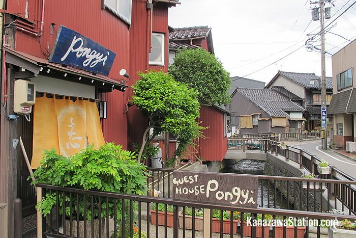 Guesthouse Pongyi is located in a quiet canal side area close to Kanazawa Station