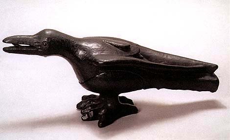 Despite its modern appearance this crow shaped incense burner on display in the museum was made by the 1st Ohi Chozaemon