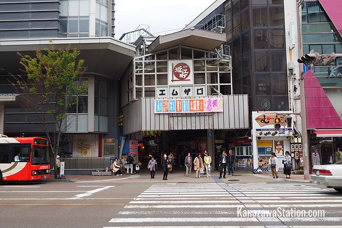 The market entrance from Meitetsu M'ZA side
