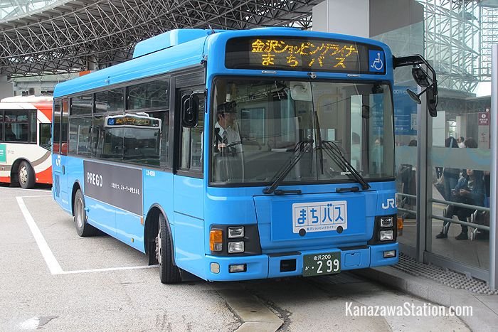 The JR Machi-Bus is also called the Kanazawa Shopping Liner
