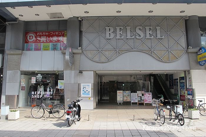 Belsel is a major store on Tatemachi which stocks gothic, lolita, and punk style fashions