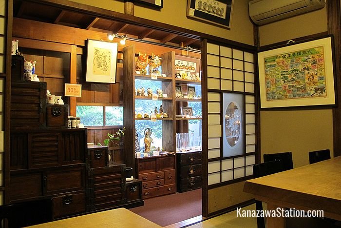 Inside the Kaburaki Kutani Shop & Museum