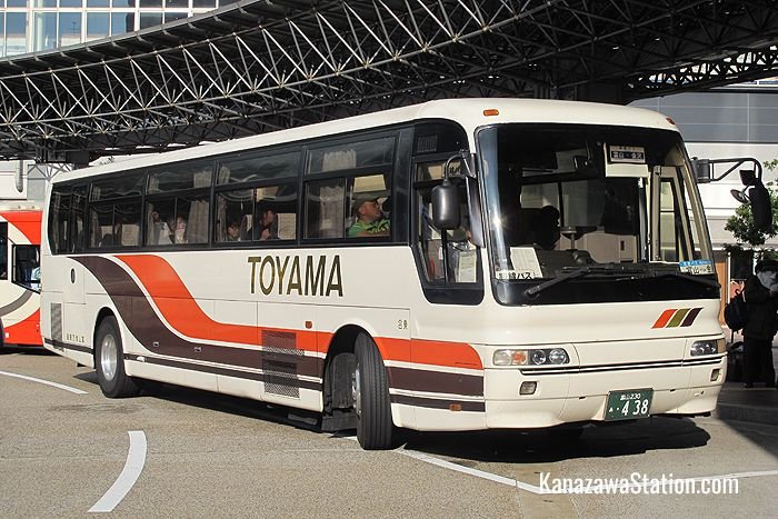 The Hokutetsu Express Bus for Toyama