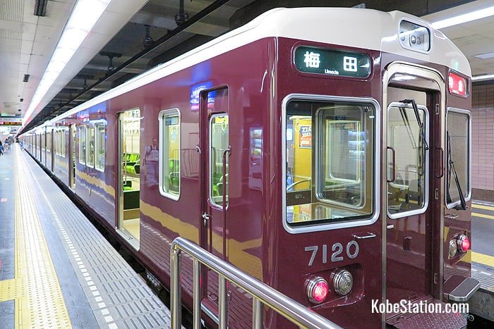 A Hankyu Limited Express bound for Hankyu Osaka-Umeda Station at Shinkaichi Station