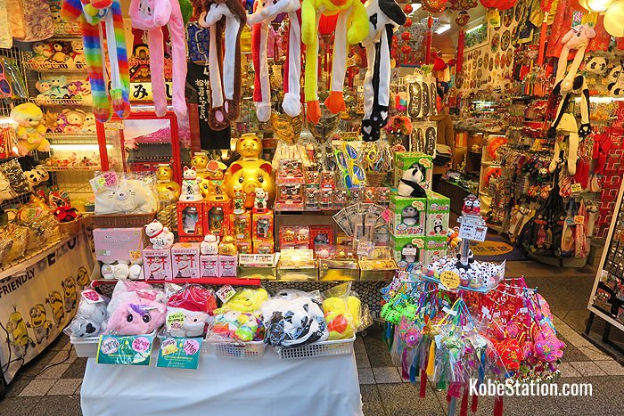 Souvenirs on sale in Nankinmachi