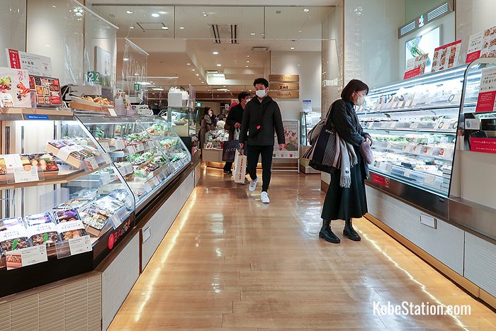 Kobe Hankyu’s delicatessen in the B1 basement level