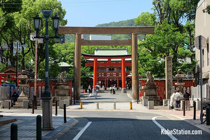The entrance to Ikuta Jinja is a short walk from the Sannomiya stations