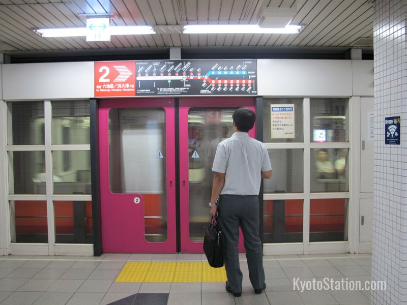 Tozai Line stations are unique in Kyoto in that, for safety reasons, the platform is completely screened off from the tracks
