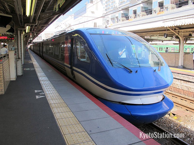 The Super Hakuto Limited Express #3 bound for Kurayoshi Station