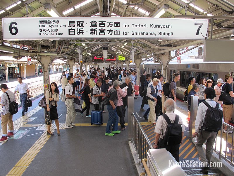 Platforms 6 and 7 at Kyoto Station