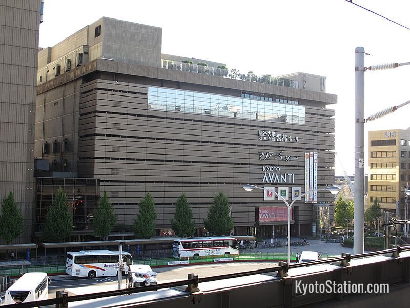 Limousine Buses for Kansai Airport depart from the Avanti building in Kyoto