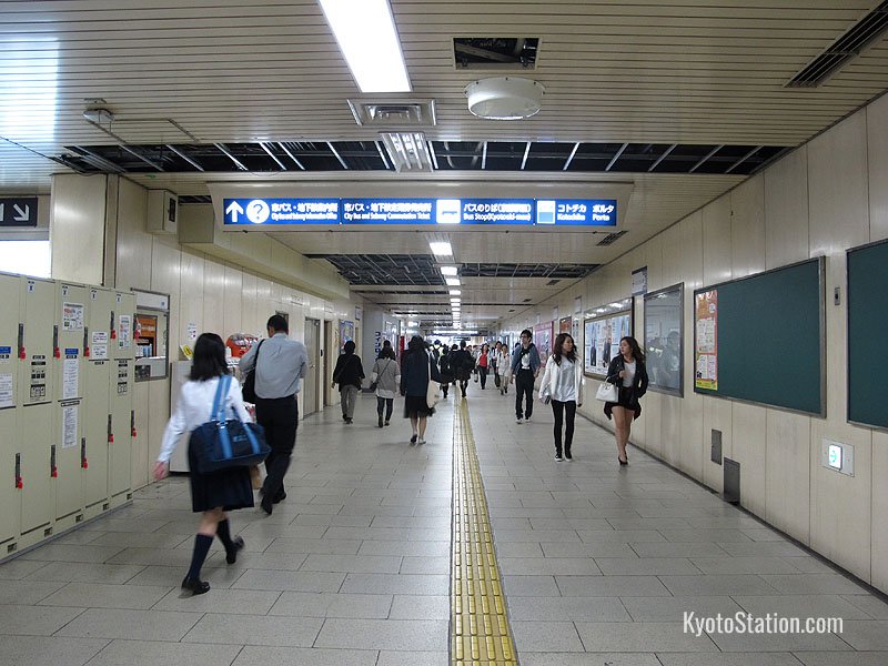 The underground passage between the Hachijo and Karasuma sides of the station