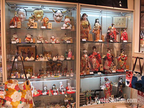 Dolls and masks at Kanoya Kitakishi