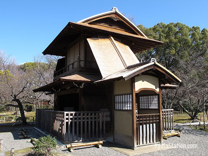 The Bokakaku is a free standing gate built according to teahouse aesthetics