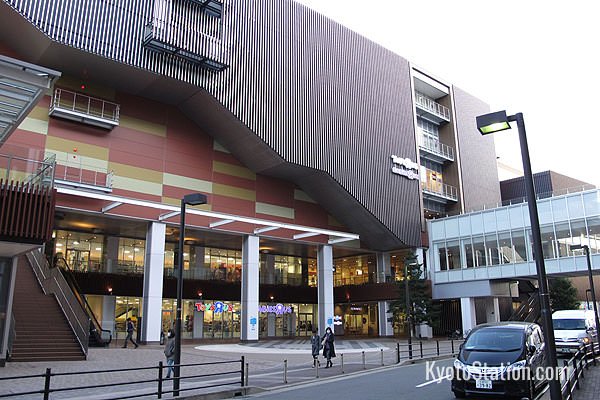 The Kaede Building is on the east side of the Aeon Mall shopping complex