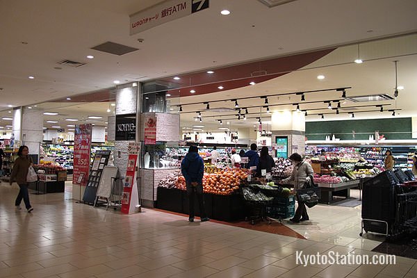 Kohyo Supermarket is a good place to stock up for a picnic