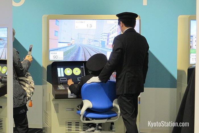 Visitors who practice using the train driving simulator also get to wear a train driver’s cap!