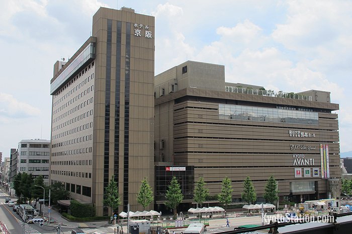 The Hotel Keihan Kyoto Grande stands beside the Avanti shopping mall, across from Kyoto Station