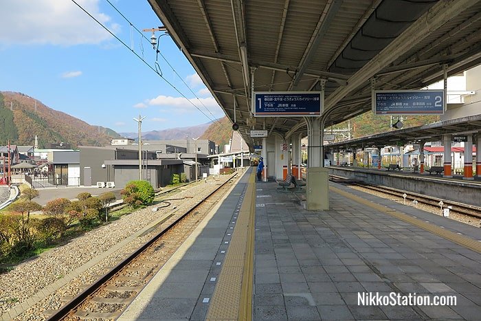Platforms 1 and 2 at Kinugawa-Onsen Station