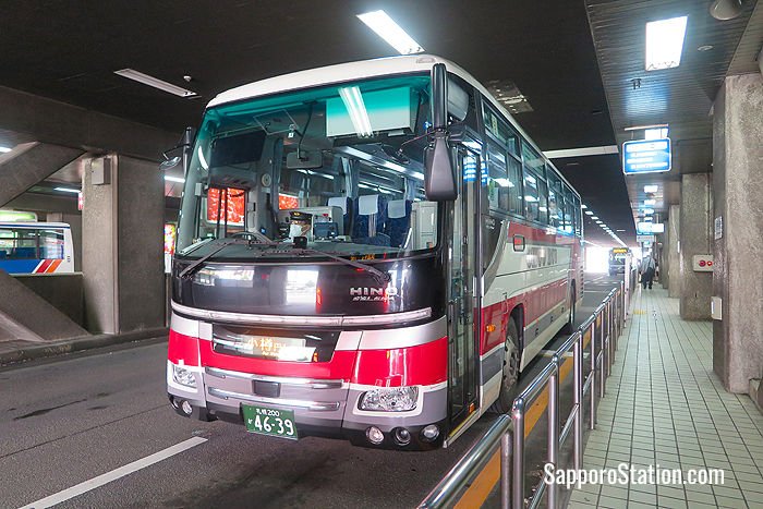 An express bus bound for Otaru