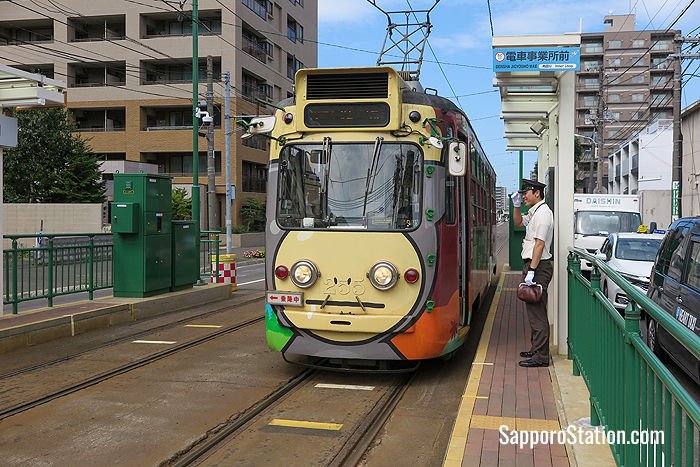 A tram at Densha-Jigyosho-Mae Station