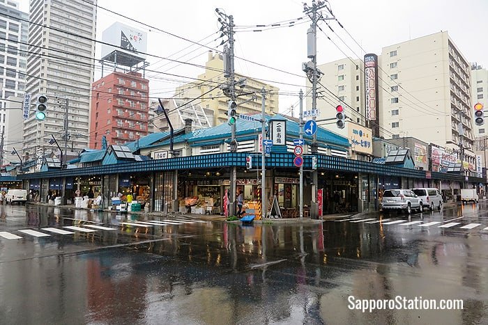 Nijo Market’s covered arcades make it a convenient rainy day sightseeing location