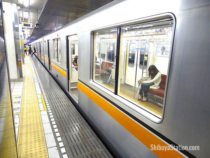 The Ginza Line subway carries over 1 million passengers a day