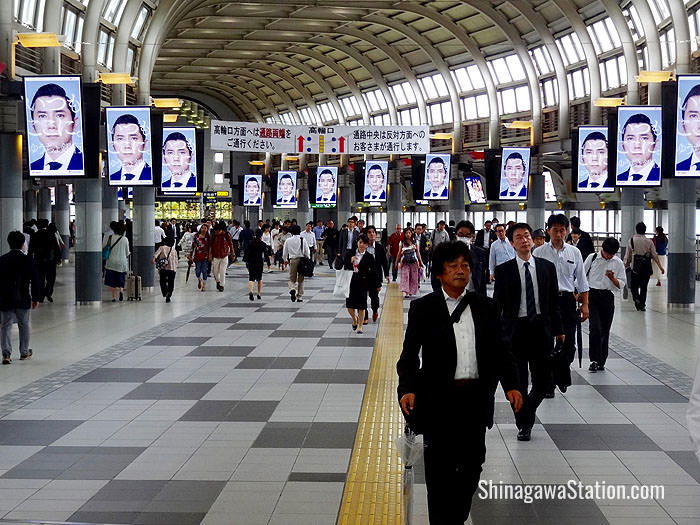 The central passageway at JR Shinagawa Station