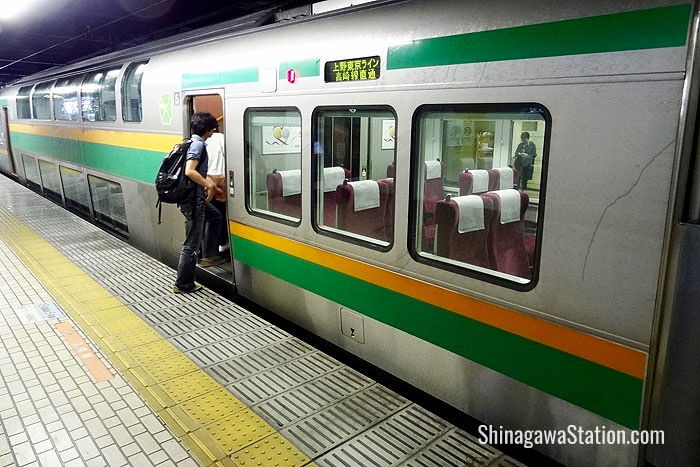 A Ueno-Tokyo Line train with a double-decker Green Car compartment stops at JR Shinagawa Station