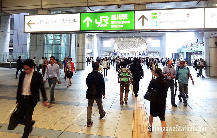 The central passageway leading to JR Shinagawa Station