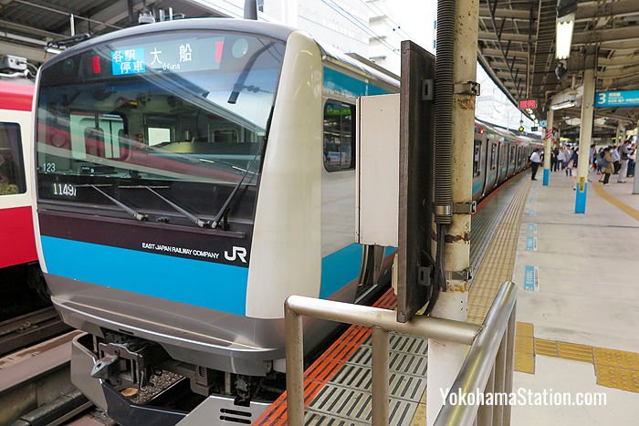A Negishi Line train bound for Ofuna at Platform 3 Yokohama Station