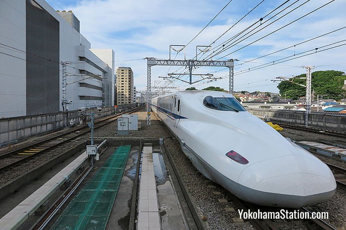 A Tokaido Shinkansen service approaching Shin-Yokohama Station