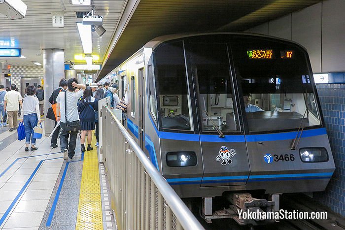 A train bound for Azamino at Yokohama Station