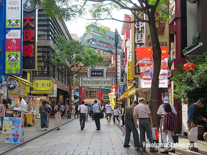 A street scene in Yokohama Chinatown