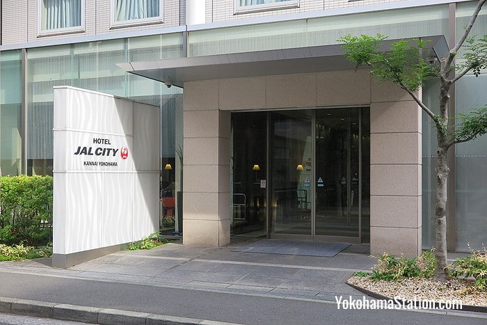 The entrance to Hotel JAL City Kannai Yokohama