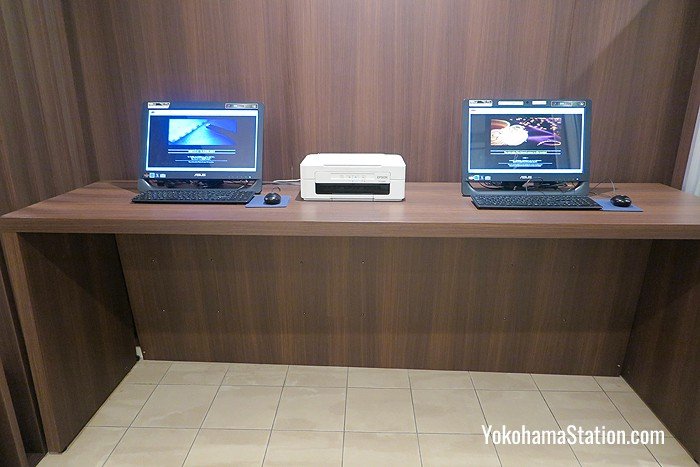 The computer corner in the hotel lobby