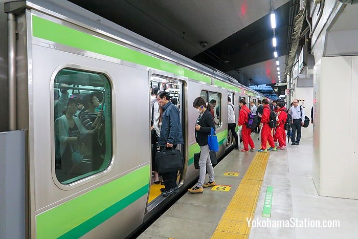 The JR Yokohama Line at Shin-Yokohama Station