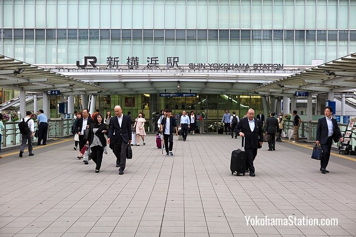 Shin-Yokohama Station’s main entrance is on the 2nd floor on the north side of the building