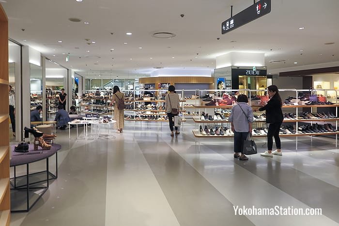 Shoe stores in the B1 level