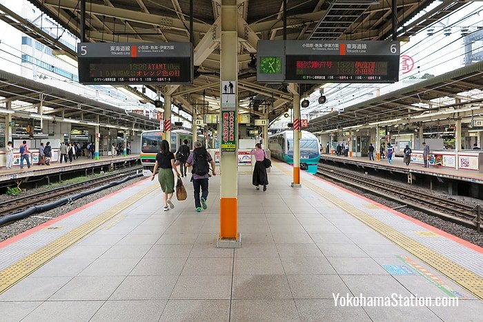 Platforms 5 and 6 at JR Yokohama Station