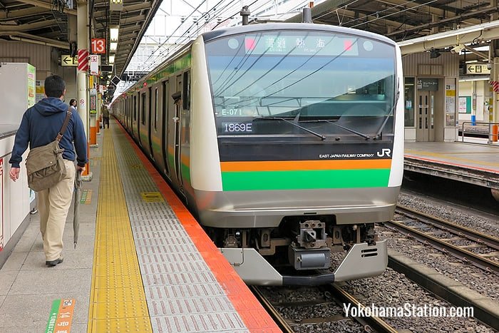 A train bound for Atami at Platform 6
