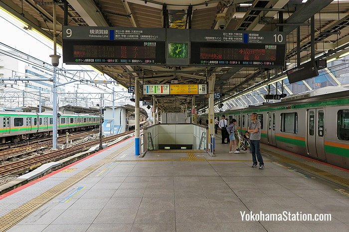 Platforms 9 and 10 at JR Yokohama Station