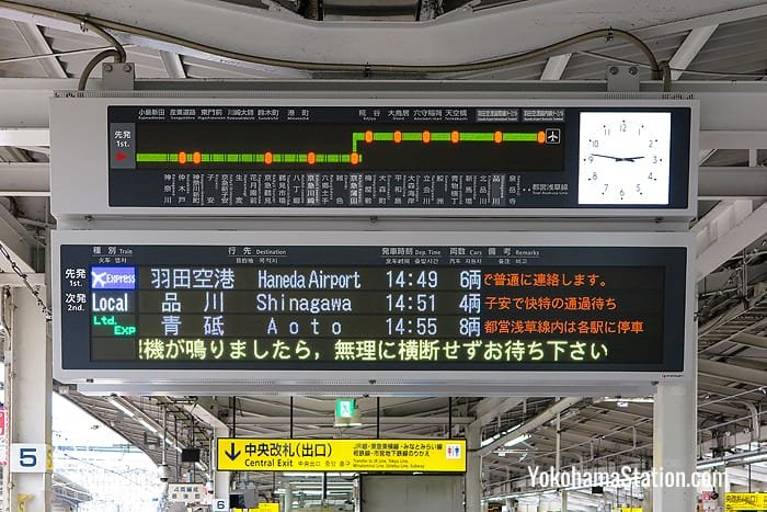Departure information on Platform 2