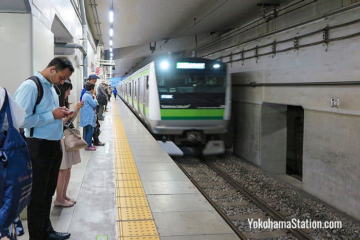 A Yokohama Line service approaching at Shin-Yokohama Station
